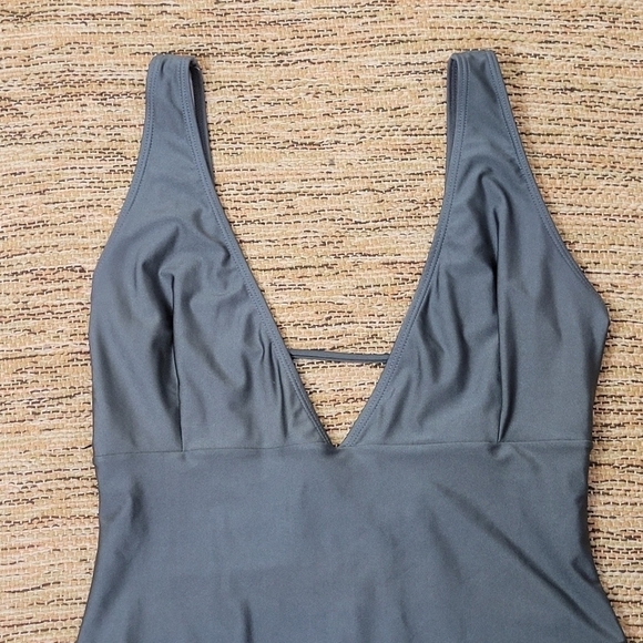 CUPSHE One Piece Swimsuit - Picture 5 of 11